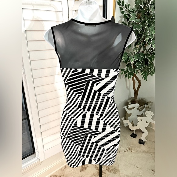 STUNNING SOPRANO Bodycon Dress w/ Mesh Top Stretch Knit in Black & White Size XS - Picture 3 of 9